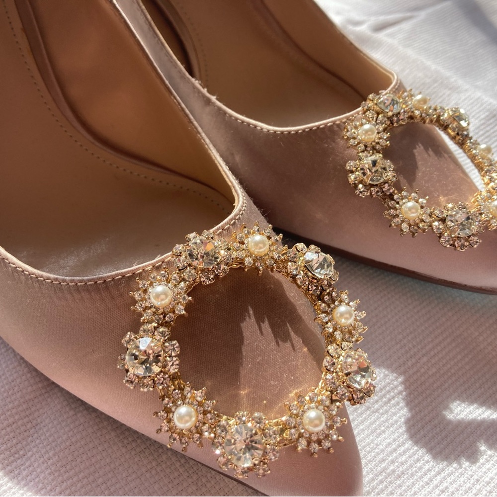 Betsey Johnson pumps NWOT size 9M pink satin block heel, embellished toe